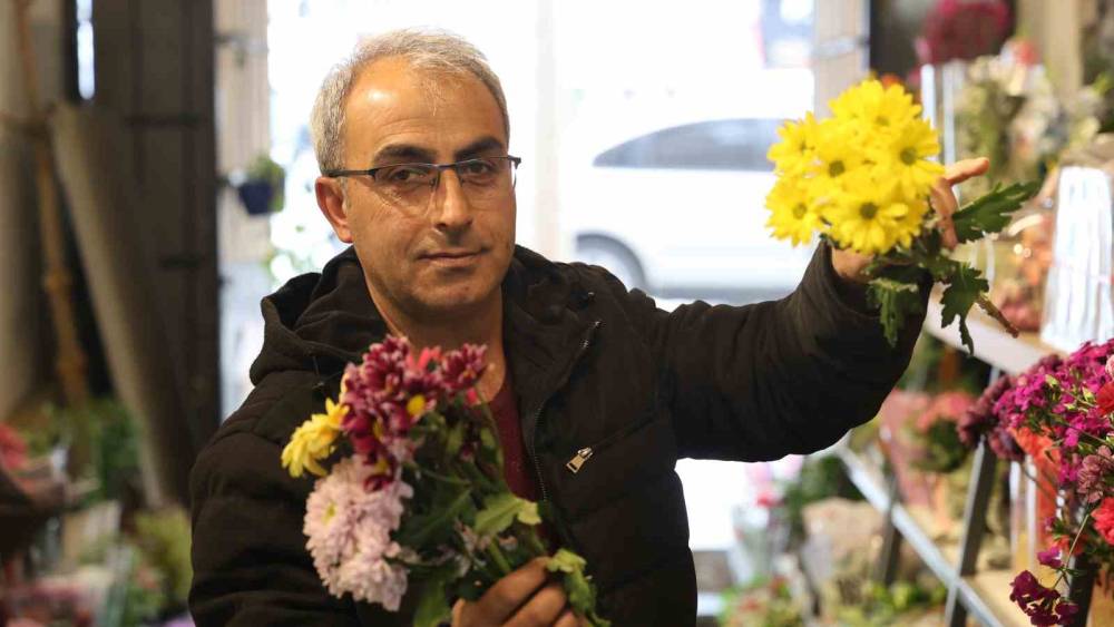 D&uuml;ğ&uuml;n sezonu &ouml;ncesi &ccedil;i&ccedil;ek&ccedil;ilerde yoğun mesai
