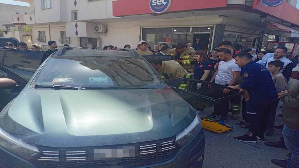 Cizre&rsquo;deki kazada ara&ccedil;ta sıkışan s&uuml;r&uuml;c&uuml;y&uuml; itfaiye kurtardı
