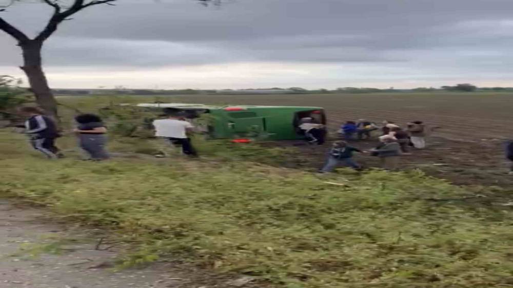 &Ccedil;anakkale&rsquo;de otob&uuml;s devrildi: &Ccedil;ok sayıda yaralı var
