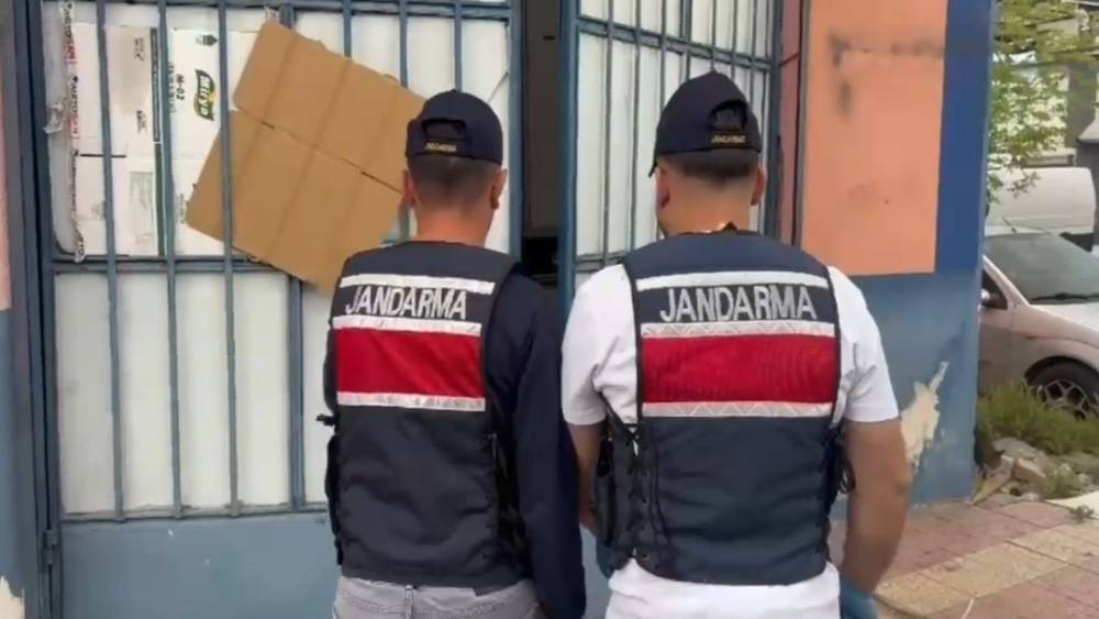 Adana ve Konya&rsquo;da 13 bin 633 litre ka&ccedil;ak alkol ele ge&ccedil;irildi
