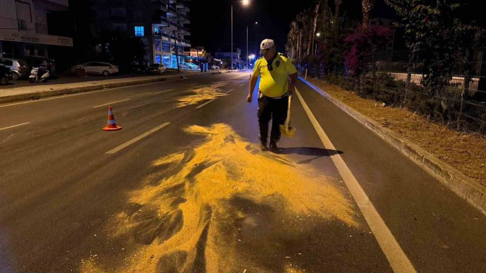 Trafik polisinden &ouml;rnek davranış
