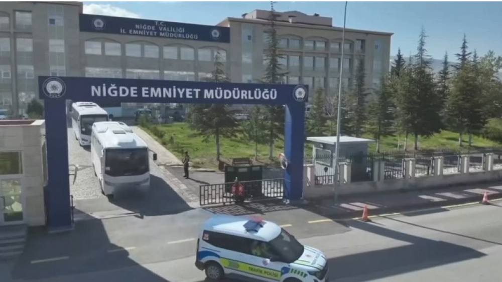 Niğde&rsquo;de uyuşturucu h&uuml;k&uuml;ml&uuml;s&uuml; 2 firari yakalandı
