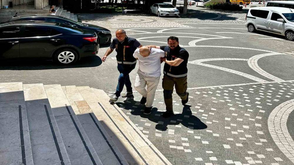 Otob&uuml;steki yolcudan 5 bin uyuşturucu hap &ccedil;ıktı
