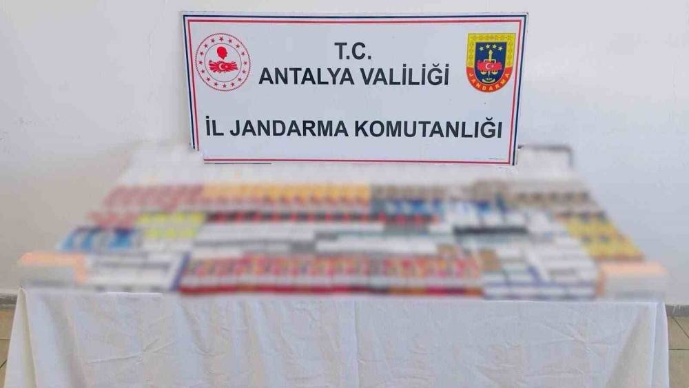 Kemer&rsquo;de &ccedil;ok sayıda ka&ccedil;ak &uuml;r&uuml;n ele ge&ccedil;irildi
