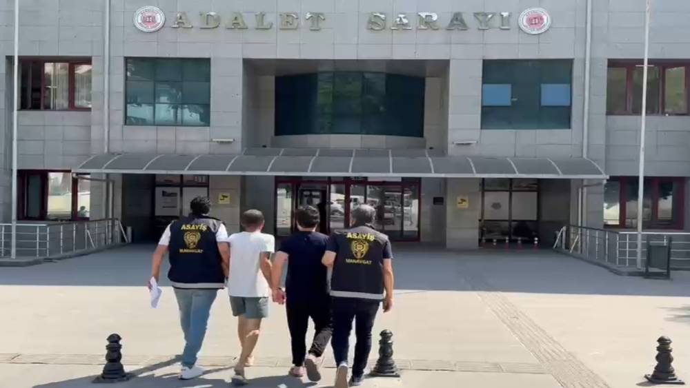 Manavgat polisi &uuml;&ccedil; firari h&uuml;k&uuml;ml&uuml;y&uuml; aynı g&uuml;n yakaladı
