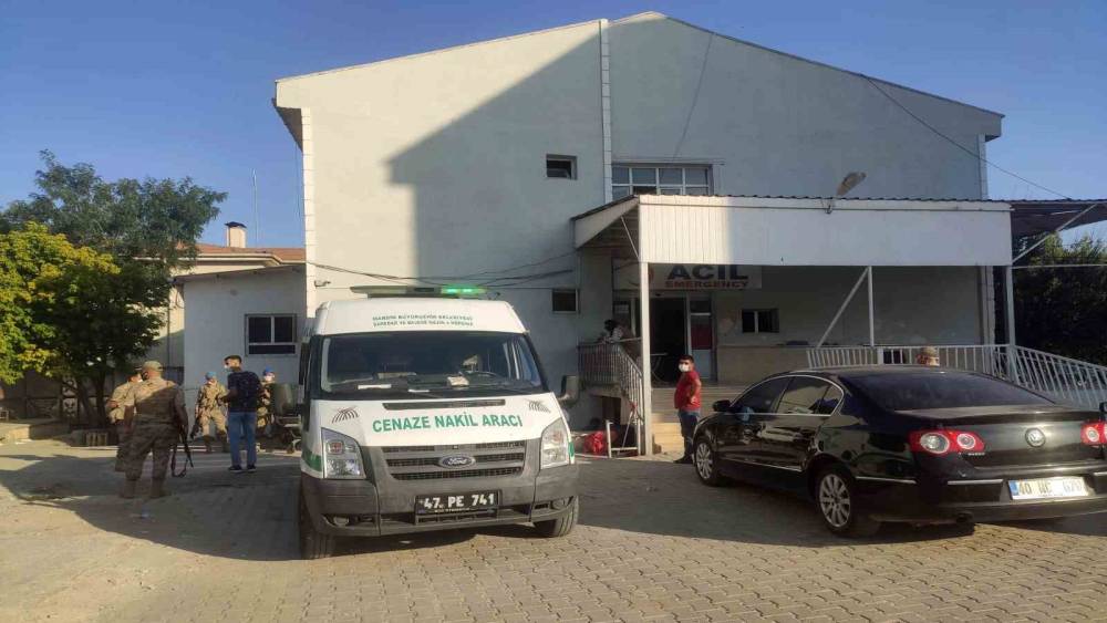 Mardin&rsquo;de otomobil korucu kulesine &ccedil;arptı: 1 &ouml;l&uuml;, 1 yaralı
