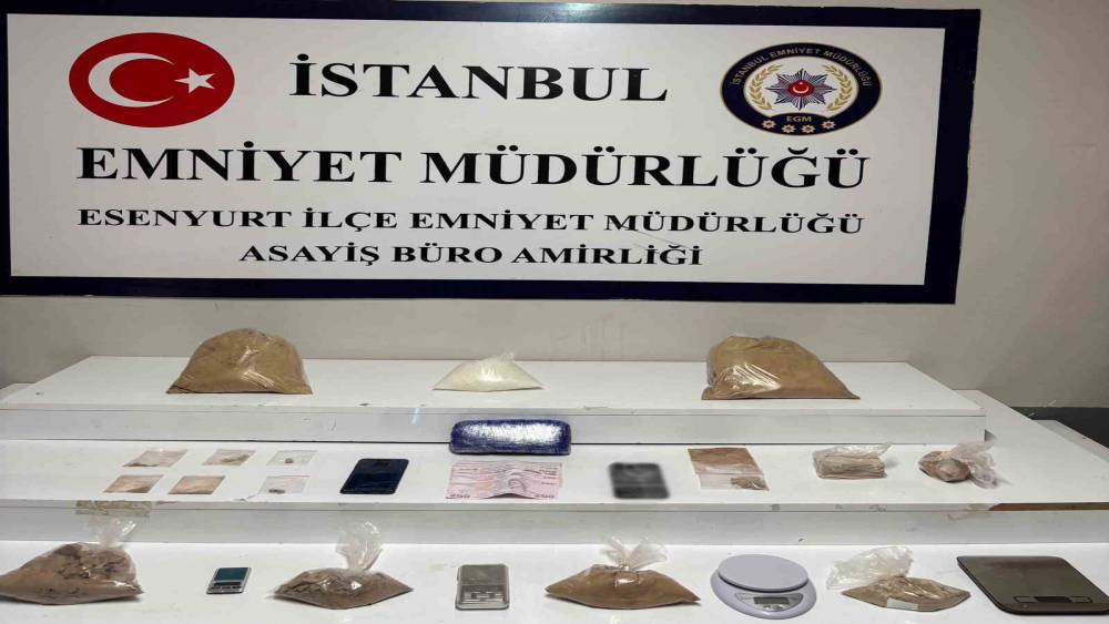 Esenyurt&rsquo;ta d&uuml;zenlenen operasyonda 7,5 kilo uyuşturucu ge&ccedil;irildi
