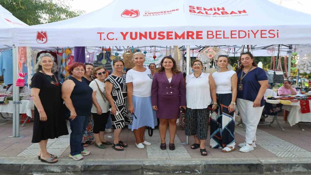 Kadınların el emeği gece pazarında g&ouml;r&uuml;c&uuml;ye &ccedil;ıktı
