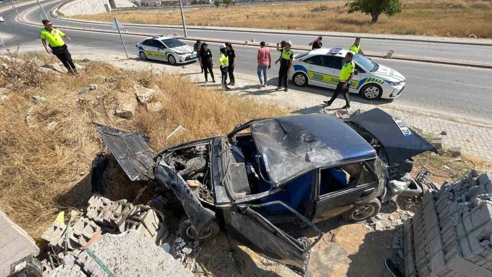 Takla atan otomobil hurdaya d&ouml;nd&uuml;: 1 yaralı
