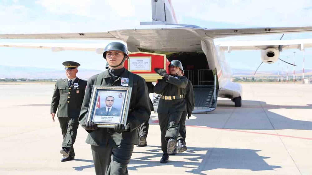 Kalp krizi ge&ccedil;irerek şehit olan Uzman &Ccedil;avuş Sevim&rsquo;in naaşı Elazığ&rsquo;a getirildi

