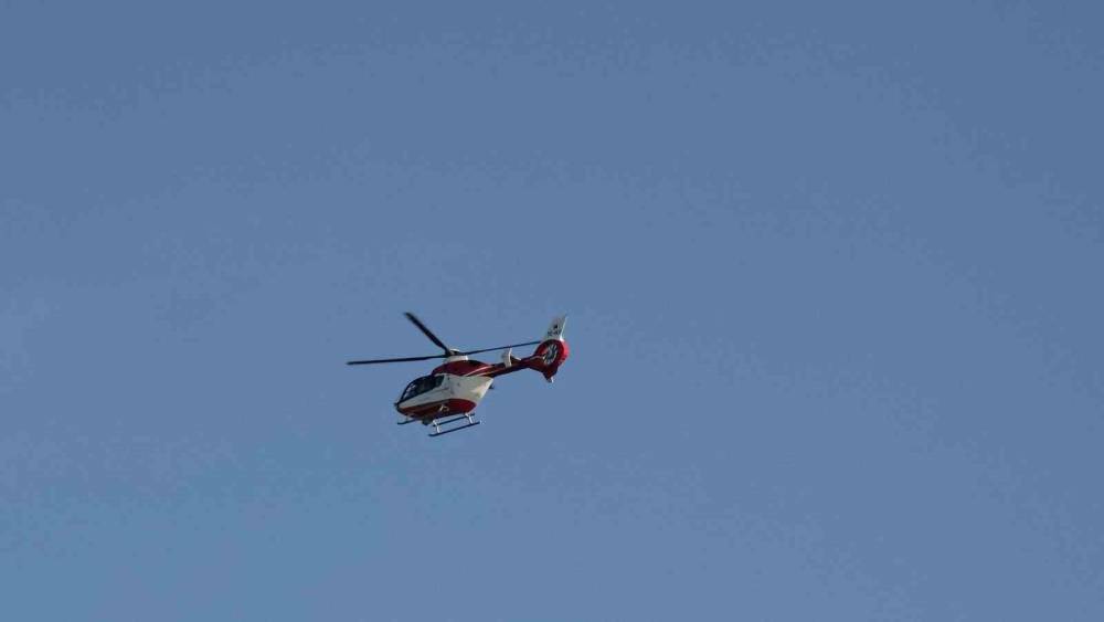 Bah&ccedil;esaray&rsquo;da perikardit hastası helikopter ambulansla Van&rsquo;a sevk edildi
