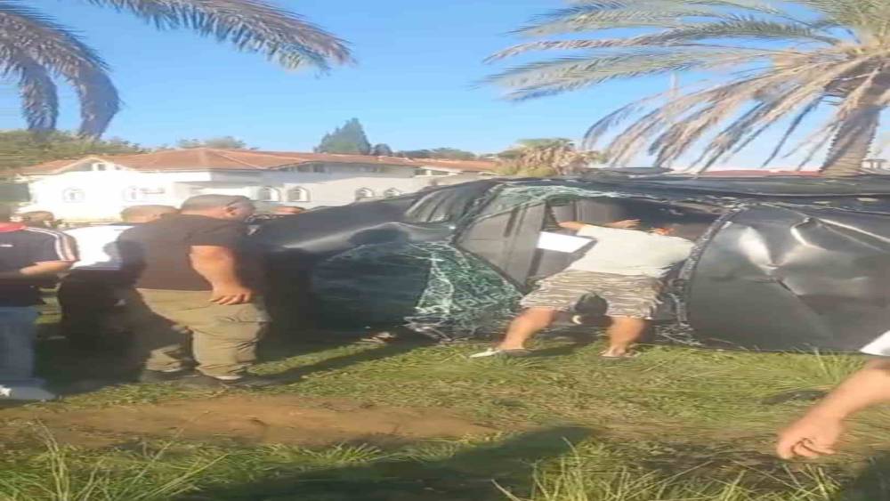 Antalya&rsquo;da tur minib&uuml;s&uuml;, kamyonet ve otomobil &ccedil;arpıştı: 15&rsquo;i turist 17 yaralı
