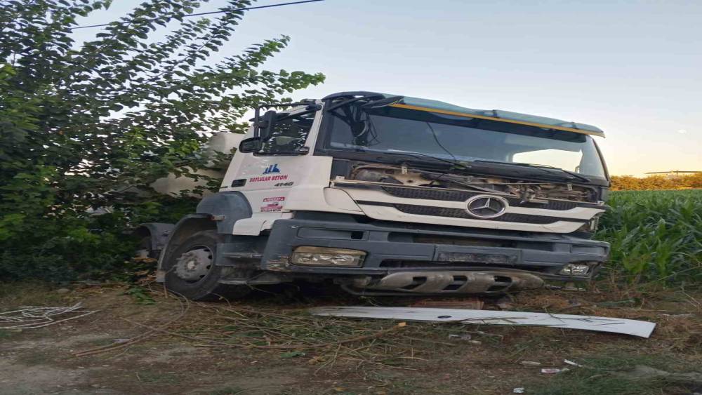 Kalp krizi ge&ccedil;iren beton mikserinin s&uuml;r&uuml;c&uuml;s&uuml; hastanede hayatını kaybetti
