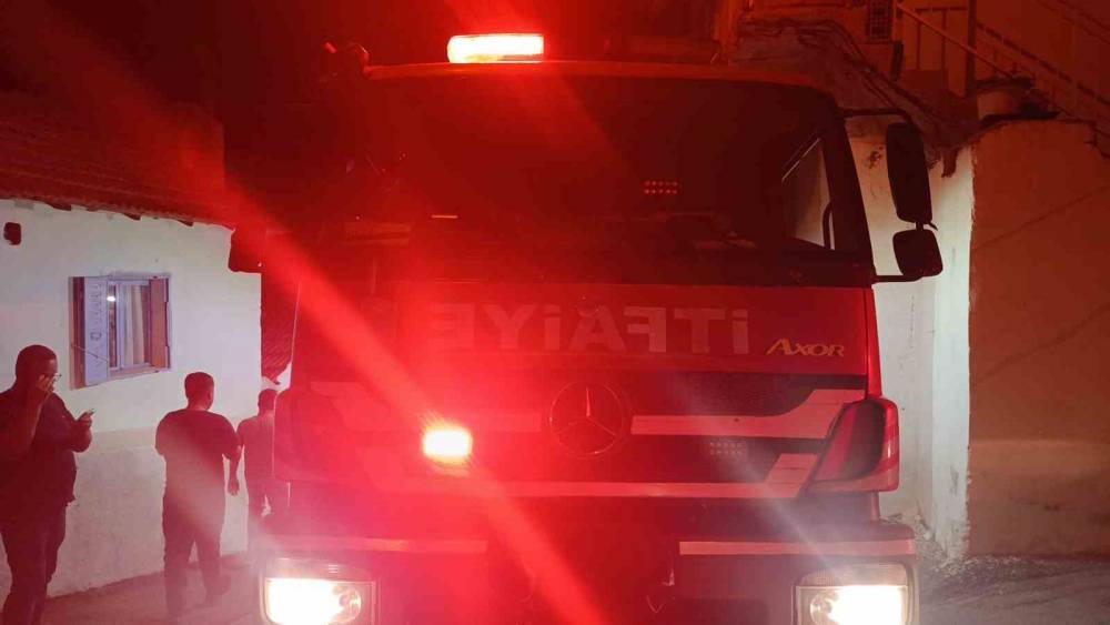 S&ouml;ke&rsquo;de zirai alan yangını
