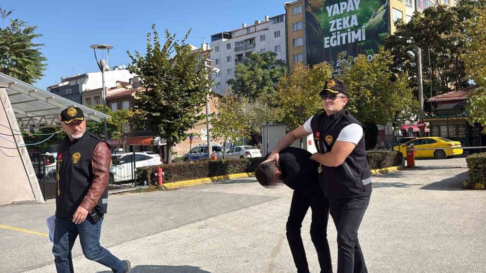 Eskişehir&rsquo;de &ouml;ğrenciye zorla tespih satan ş&uuml;pheliye ev hapsi
