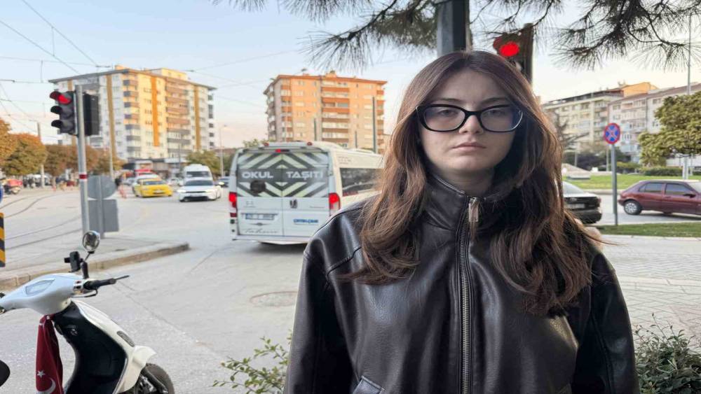 Yolda y&uuml;r&uuml;rken saldırıya uğrayan &uuml;niversite &ouml;ğrencisi, dehşet anlarını anlattı
