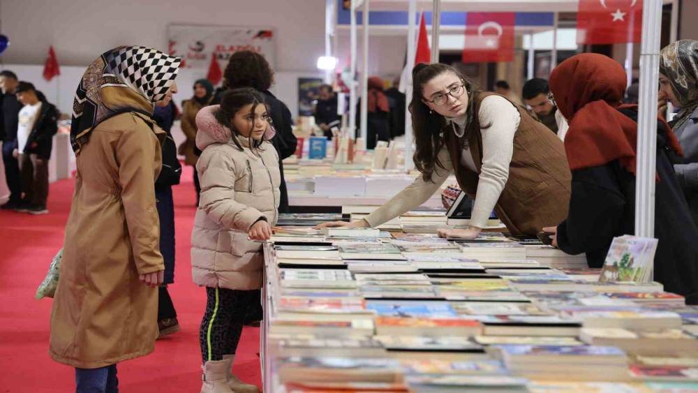 Elazığ Kitap Fuarı’na vatandaşların ilgisi sürüyor
