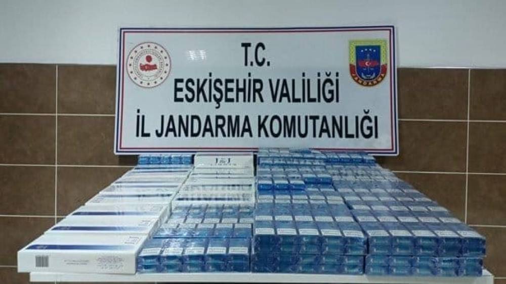 Jandarma 694 paket ka&ccedil;ak sigara ele ge&ccedil;irildi
