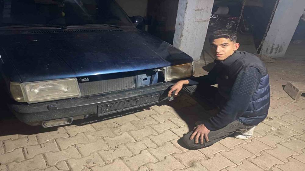 Arkadaşına selam vermek i&ccedil;in bastığı kornadan ses &ccedil;ıkmayınca &ccedil;alındığını fark etti
