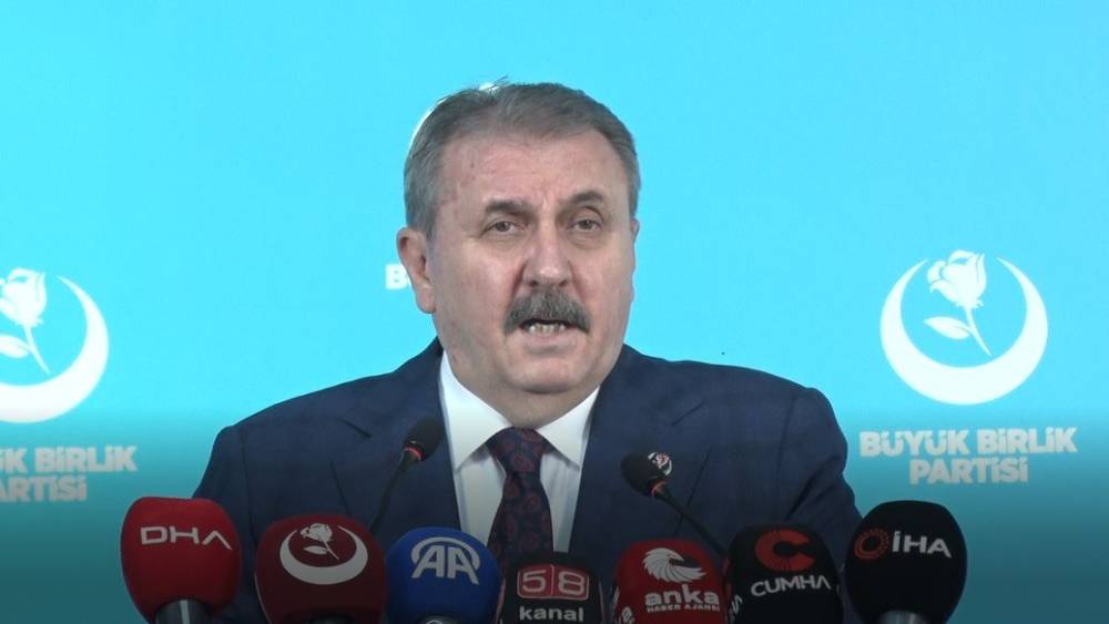 BBP Genel Başkanı Destici: "Bu millet ne kimliğinden ne de inan&ccedil;larından asla vazge&ccedil;meyecektir"
