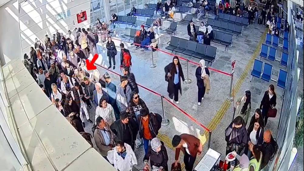 Y&uuml;ksekova Havalimanı&rsquo;nda 9 kilo uyuşturucu ele ge&ccedil;irildi: 15 g&ouml;zaltı
