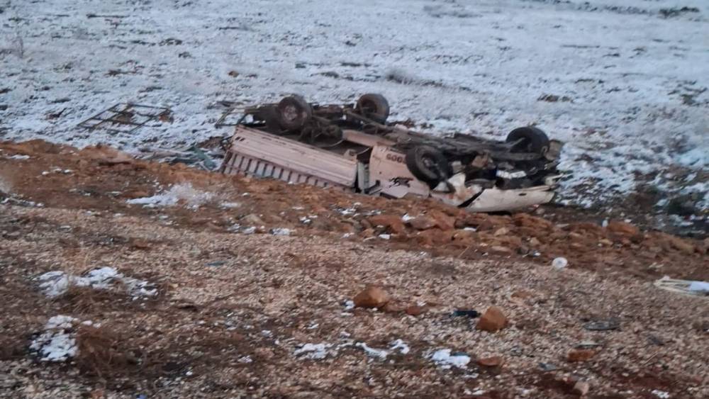 Konya&rsquo;da kamyonet şarampole devrildi: 4 yaralı
