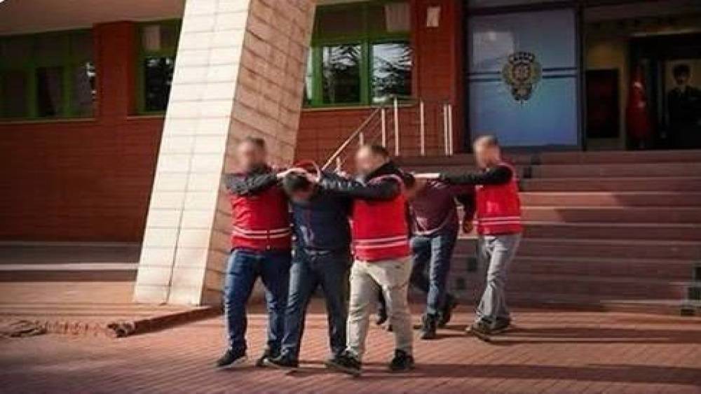 Ev ilanı &uuml;zerinden dolandırıcılık yapan 2 ş&uuml;pheli tutuklandı
