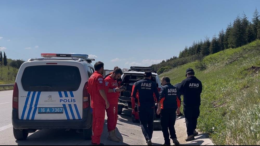 "Otoyola 5 yaşında &ccedil;ocuk bırakıldı" ihbarı ekipleri alarma ge&ccedil;irdi
