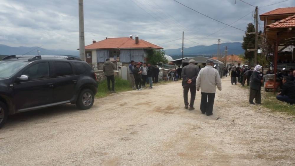 Gelin ve damat evde &ouml;l&uuml; bulundu, d&uuml;ğ&uuml;n evi cenaze evi oldu
