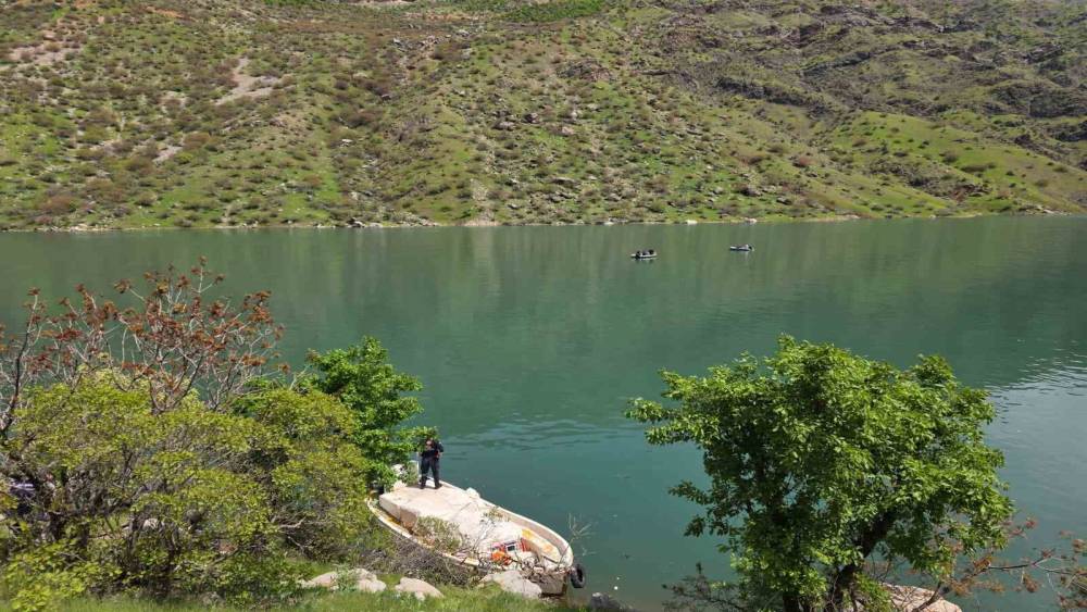 Nehre d&uuml;şen şahsın cansız bedenine ulaşıldı
