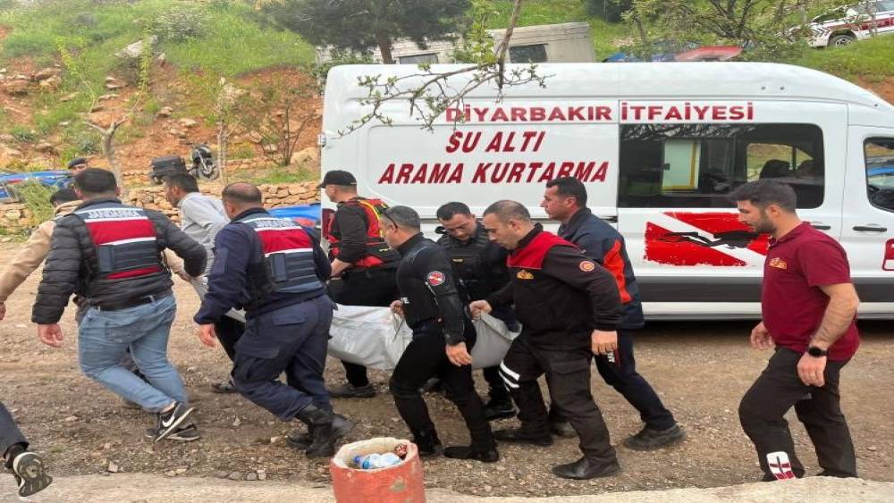 Diyarbakır&rsquo;daki boğulma olayında akılalmaz g&ouml;r&uuml;nt&uuml;: Bot dakikalarca kendi etrafında d&ouml;nm&uuml;ş
