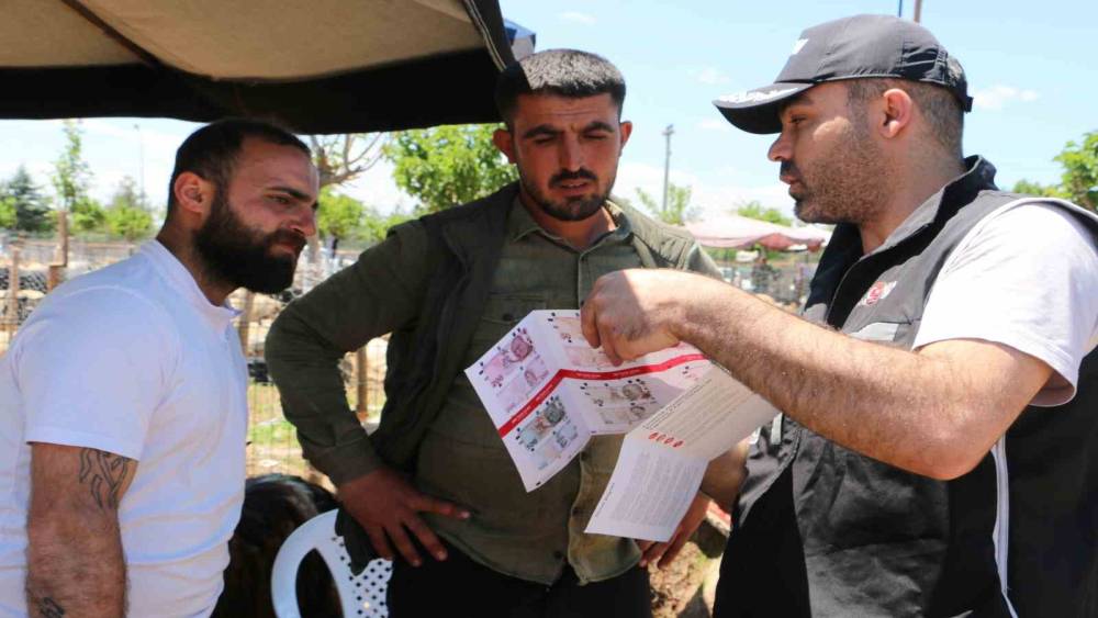 Kurban Bayramı &ouml;ncesi satıcılar sahte para konusunda bilgilendirildi
