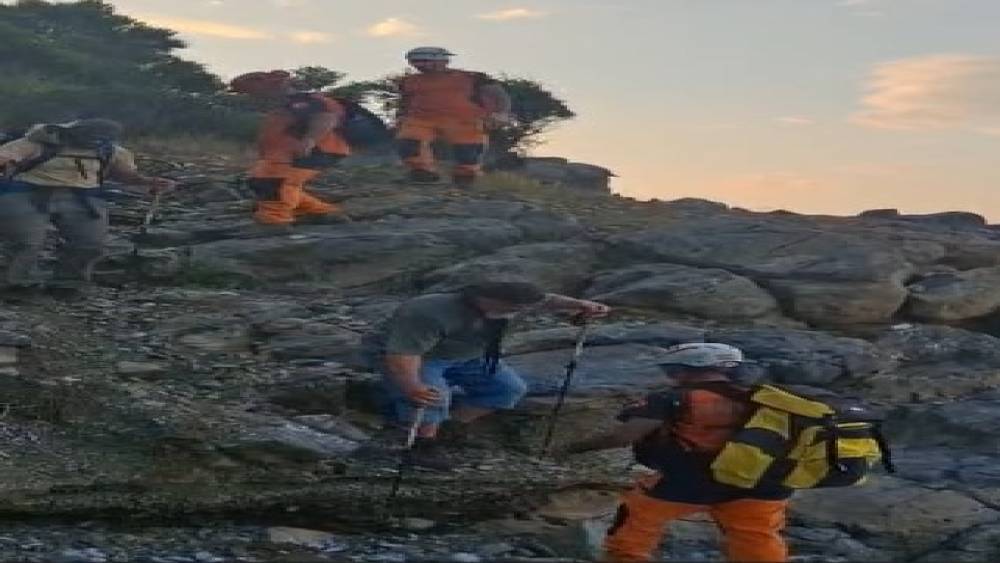 Mahsur kalan 2 kişi 3 saatlik &ccedil;alışmayla kurtarıldı
