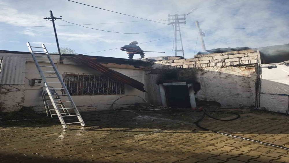 Van&rsquo;da odunluk yangını
