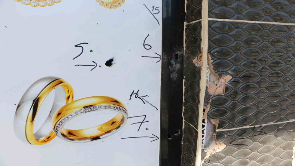 Diyarbakır&rsquo;da kuyumcuya 16 el ateş edildi
