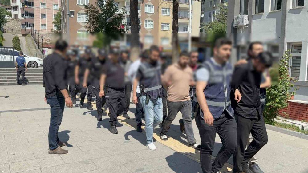 Galericilik &uuml;zerinden kurulan vurgun zinciri polis ekiplerince &ccedil;&ouml;kertildi
