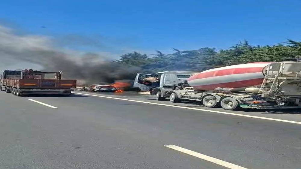 TEM Kumburgaz&rsquo;da ara&ccedil; yangını
