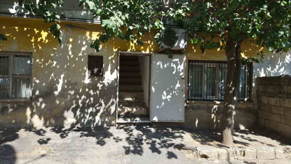 Merdivenlerden d&uuml;şen &ccedil;ocuk yaralandı
