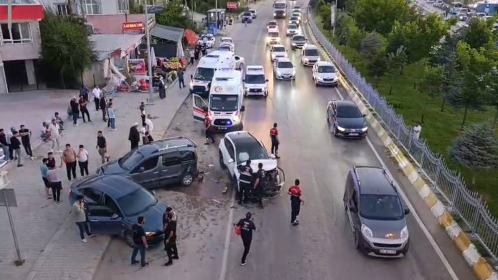 Van&rsquo;da zincirleme trafik kazası: 1 yaralı
