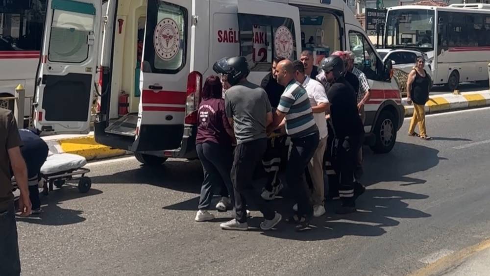 Edirne&rsquo;de minib&uuml;s ile motosiklet &ccedil;arpıştı: 1 yaralı
