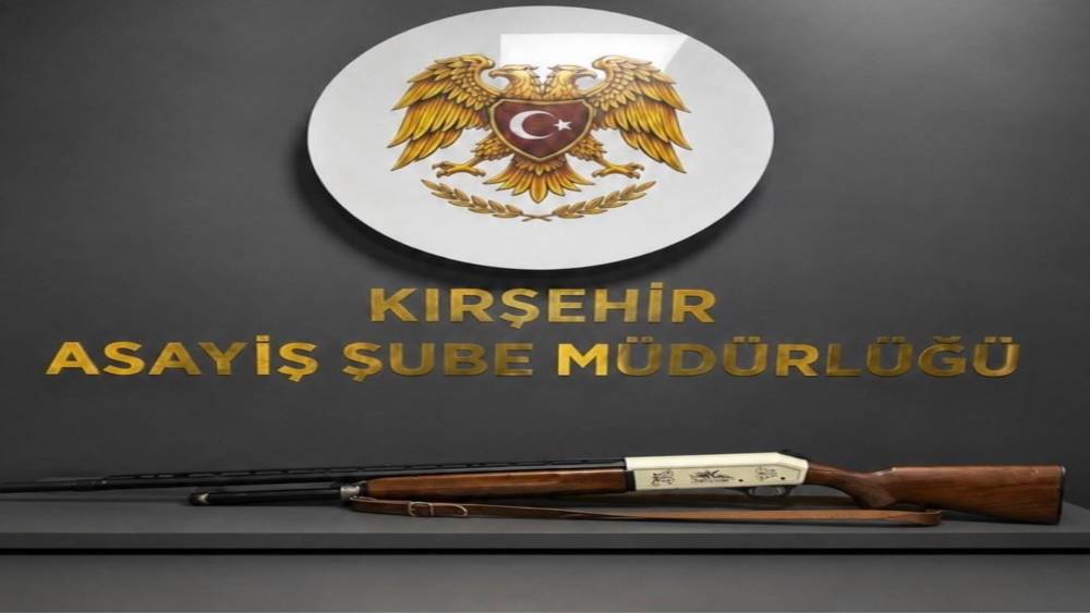Kırşehir&rsquo;de ruhsatsız tabanca ve av t&uuml;fekleri ele ge&ccedil;irildi
