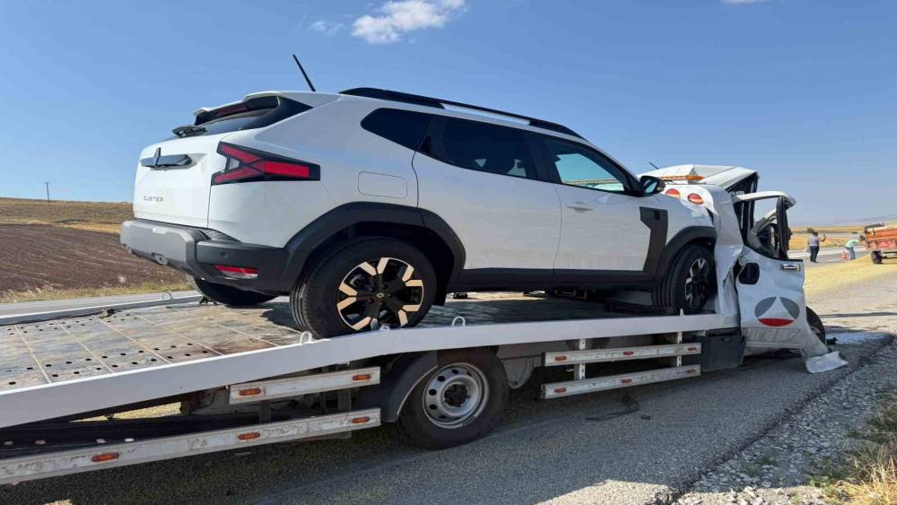 &Ccedil;orum&rsquo;da &ccedil;ekici trakt&ouml;re arkadan &ccedil;arptı: 1 yaralı
