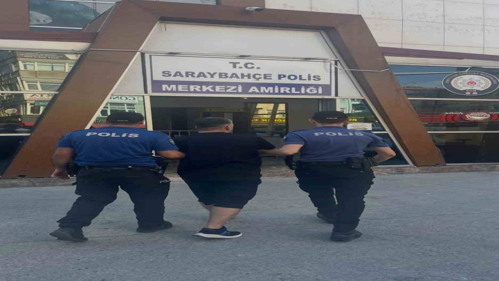 Polisi g&ouml;r&uuml;nce ka&ccedil;tılar: Biri h&uuml;k&uuml;ml&uuml; &ccedil;ıktı, diğerine 200 bin lira ceza kesildi
