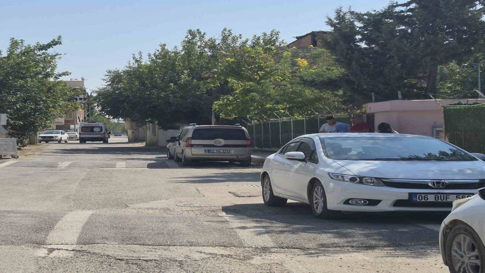 Merdivenlerden d&uuml;şen &ouml;ğrenci yaralandı

