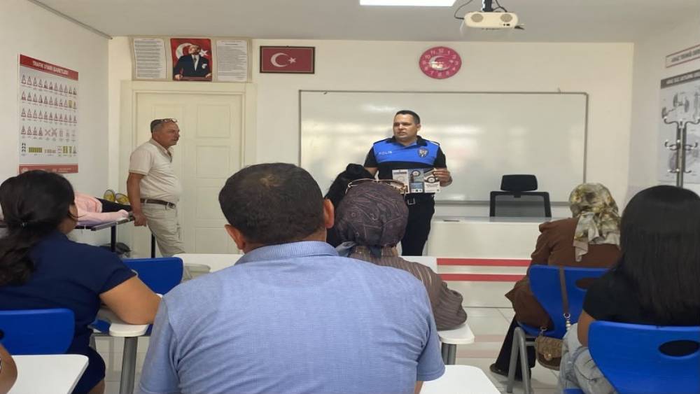 Niğde&rsquo;de polis ekiplerinden dolandırıcılığa karşı uyarı
