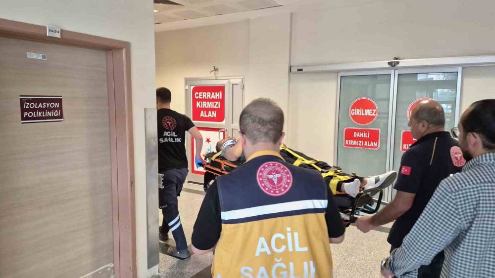 Adıyaman&rsquo;da otomobil ile motosiklet &ccedil;arpıştı: 1 yaralı

