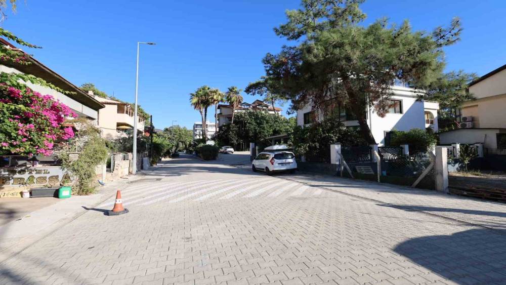 Marmaris Adak&ouml;y&rsquo;de yollar yenilendi
