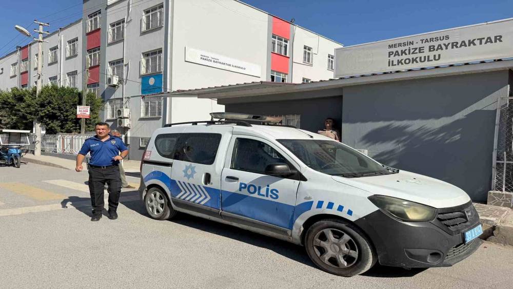 Tarsus&rsquo;ta 1. sınıf &ouml;ğrencisinin &ccedil;antasından tabanca &ccedil;ıktı
