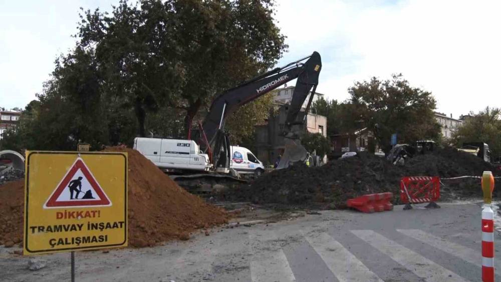İSKİ&rsquo;nin alt yapı &ccedil;alışması sırasında doğalgaz borusu delindi, vatandaşlar b&uuml;y&uuml;k panik yaşadı
