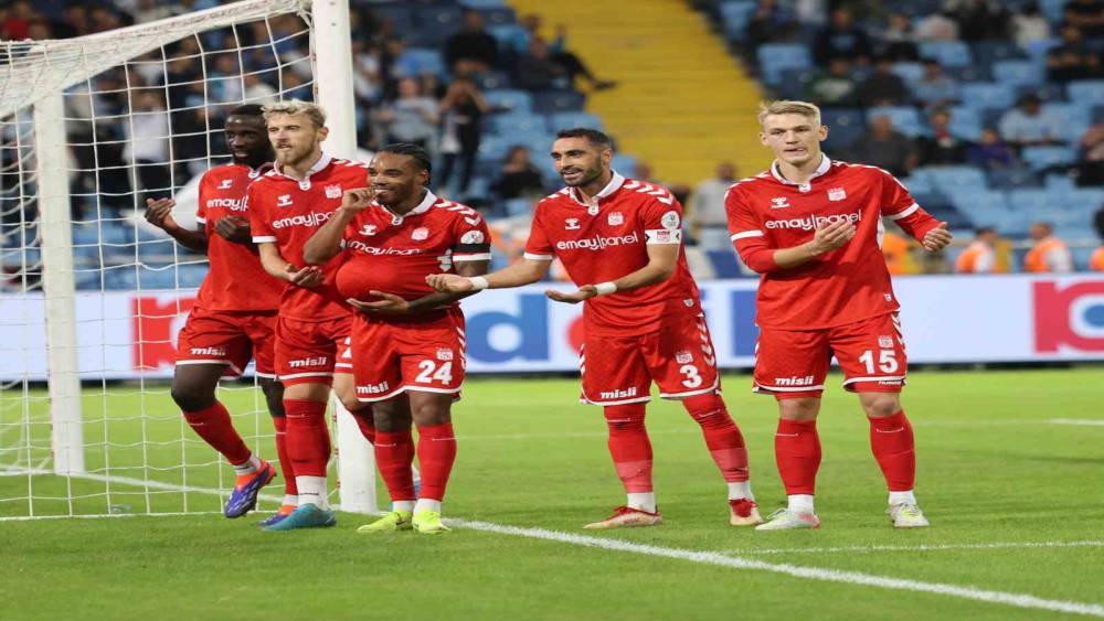 Trendyol Süper Lig: Adana Demirspor: 2 - Sivasspor: 4 (Maç sonucu)
